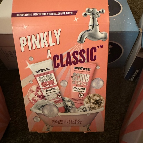 Selling for my sister - Picture 3 of 5